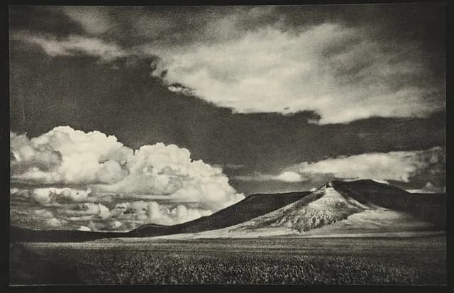 Fotografía en blanco y negro de la exposición dedicada a José Ortiz Echagüe