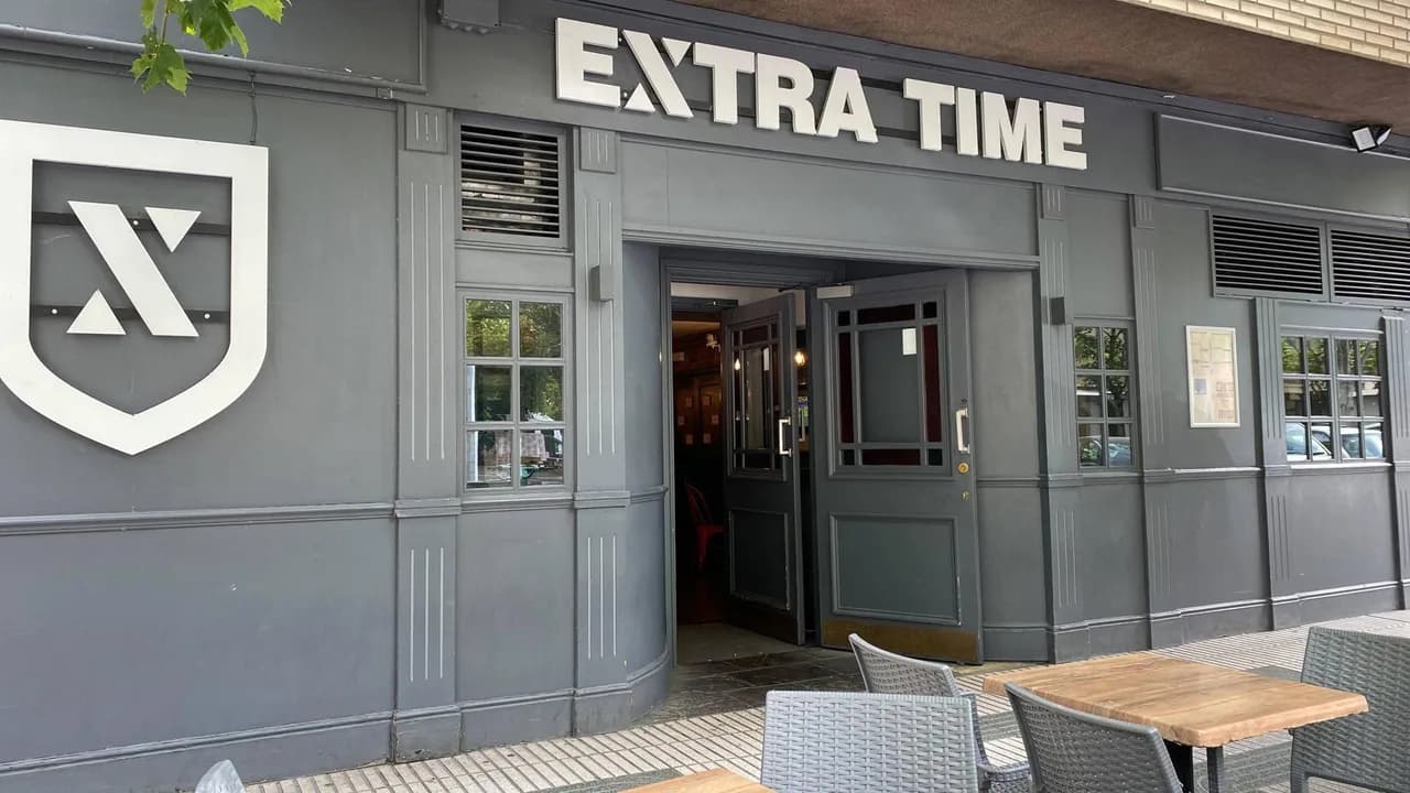 Fachada de Extra Time Bar en Iturrama